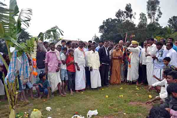 ಆರದವಳ್ಳಿ ಗ್ರಾಮದಲ್ಲಿ ಶ್ರೀ ಆಂಜನೇಯಸ್ವಾಮಿಯ “ಅಂಬು” ಹೊಡೆಯುವ ಮಹೋತ್ಸವ